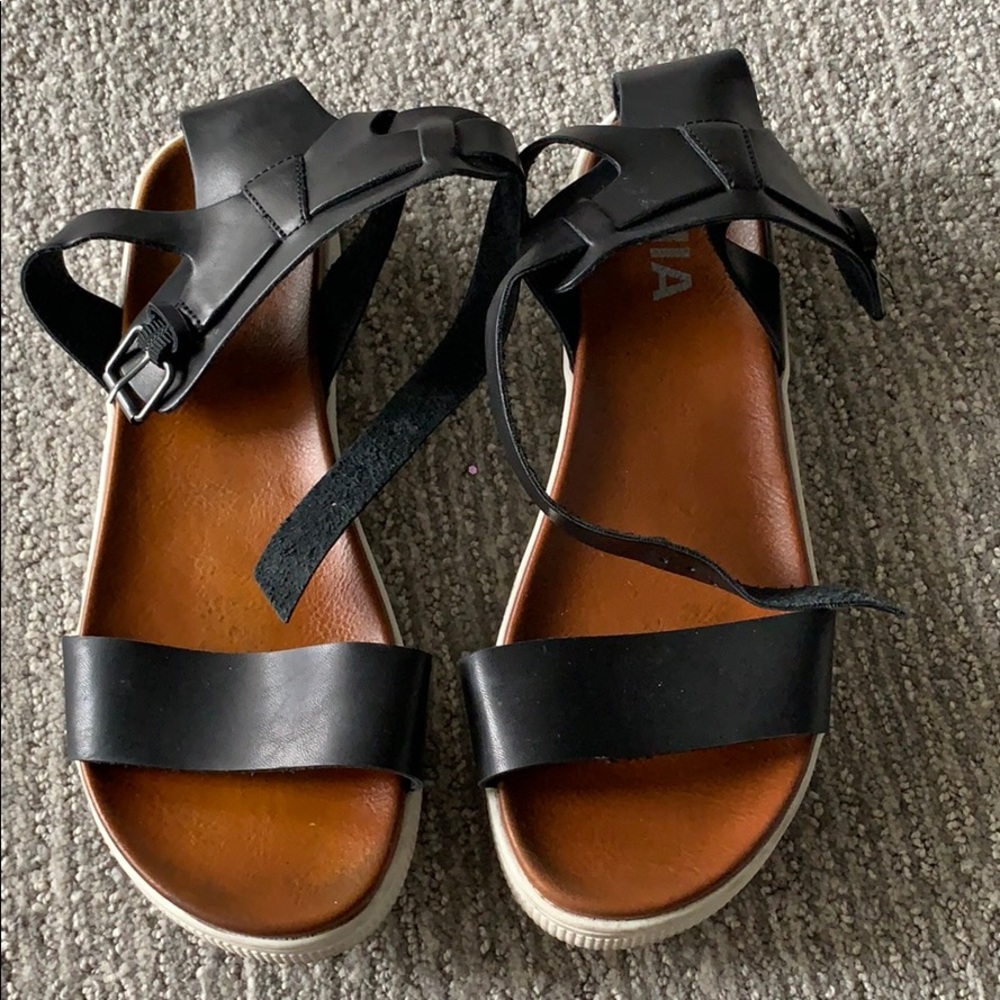 MIA black ankle strap flatform sandal